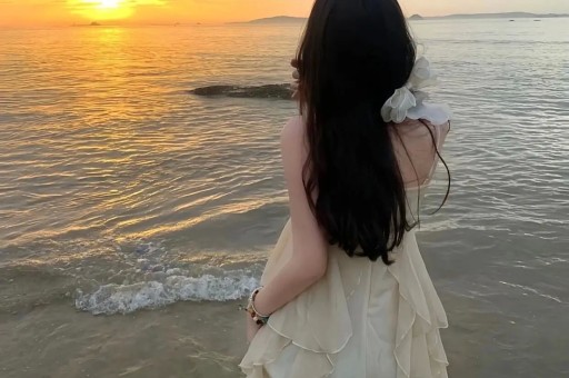 探店博主的一个“避雷贴”杀死了一家排队三小时的网红店？